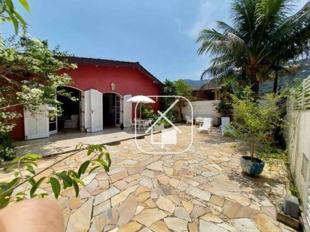 Casa com 3 dormitórios à venda, 150 m² por R$ 850.000,00 - Praia do Lázaro - Ubatuba/SP