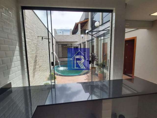 Vende-se Excelente Sobrado Com Piscina no Residencial Meirelles