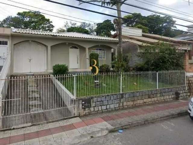 Excelente Casa de 3 dormitórios com suíte em uma região privilegiada de Capoeiras/ Florianópolis.