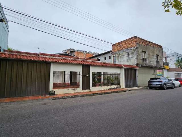 02 Casas na Av. Pedro Teixeira, Dom Pedro