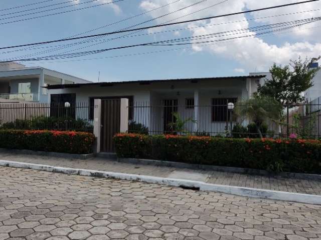 Casa em condomínio disponível para locação.