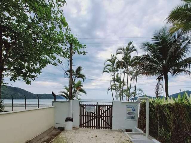 Linda casa em frente ao mar na praia da Enseada em Ubatuba SP