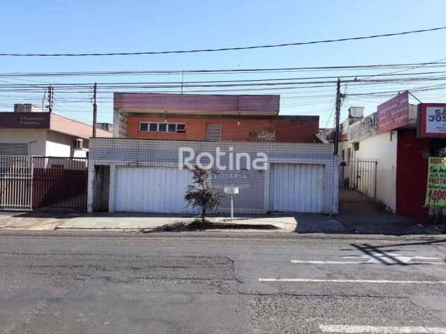 Casa para alugar, 4 quartos, Custódio Pereira - Uberlândia/MG - R$ 3.900,00