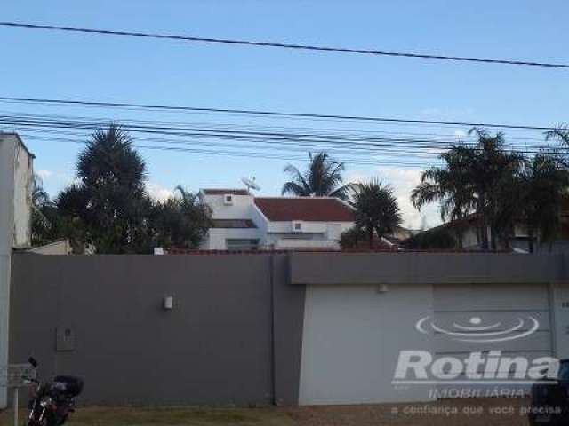 Casa para alugar, 4 quartos, 2 suítes, 8 vagas, Morada da Colina - Uberlândia/MG - R$ 12.000,00