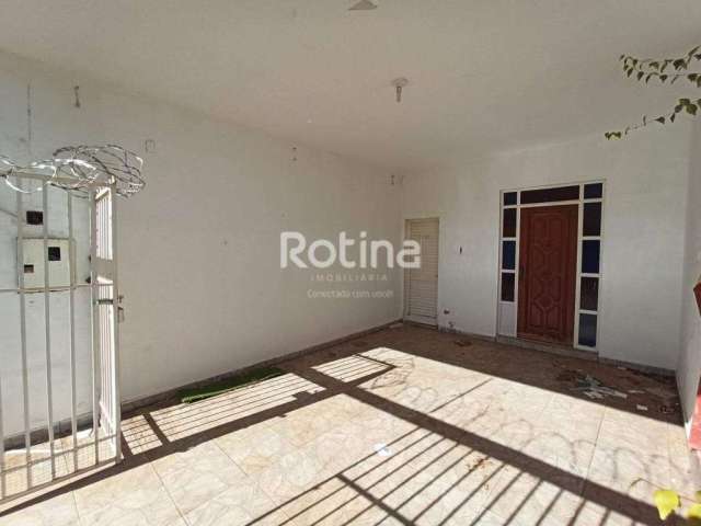 Casa para alugar, 3 quartos, Nossa Senhora Aparecida - Uberlândia/MG - Rotina Imobiliária