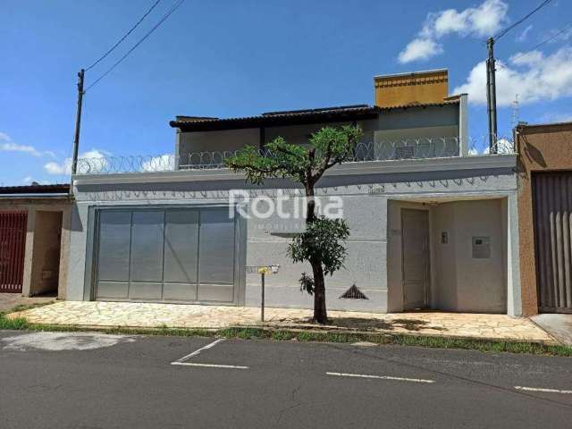 Casa para alugar, 4 quartos, Umuarama - Uberlândia/MG - R$ 3.700,00