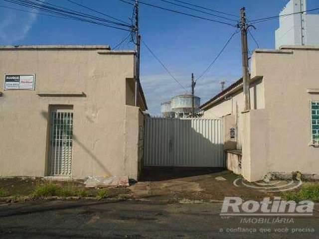 Casa para alugar, 3 quartos, Centro - Uberlândia/MG - Rotina Imobiliária