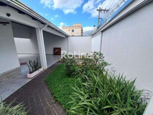 Casa para alugar, 3 quartos, Santa Mônica - Uberlândia/MG - Rotina Imobiliária