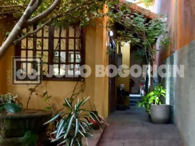 Casa em condomínio fechado com 4 quartos à venda na Rua Almirante Alexandrino, Santa Teresa, Rio de Janeiro, 320 m2 por R$ 1.300.000