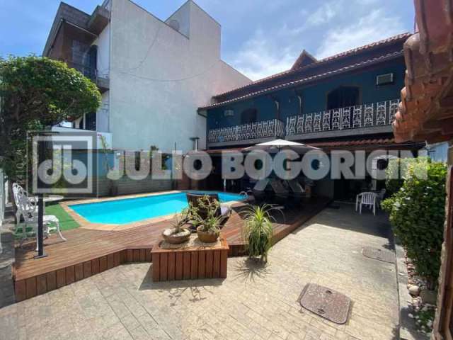 Casa em condomínio fechado com 3 quartos à venda na Rua Nilton Gitahy, Vila Valqueire, Rio de Janeiro, 232 m2 por R$ 1.090.000