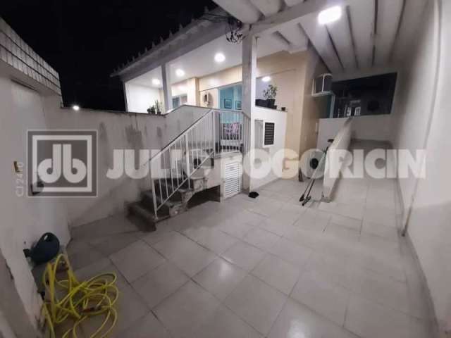 Casa com 3 quartos à venda na Rua Apereia, Jardim Guanabara, Rio de Janeiro, 120 m2 por R$ 850.000