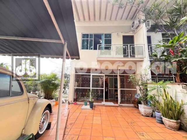 Casa com 3 quartos à venda na Rua Gilberto Lannes, Jardim Guanabara, Rio de Janeiro, 163 m2 por R$ 650.000