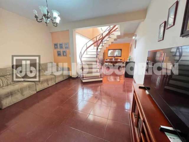 Casa com 3 quartos à venda na Rua Gilberto Lannes, Jardim Guanabara, Rio de Janeiro, 163 m2 por R$ 650.000