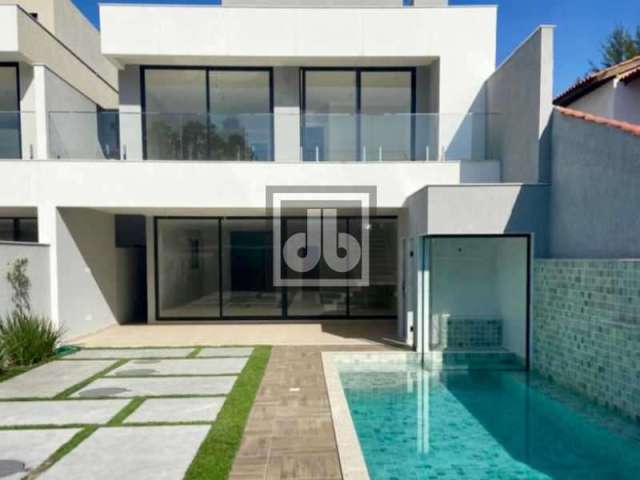 Casa em condomínio fechado com 5 quartos à venda na Rua Mário Albuquerque, Barra da Tijuca, Rio de Janeiro, 380 m2 por R$ 3.790.000