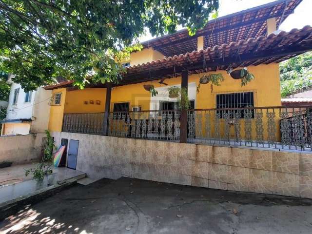 Casa com 4 quartos à venda na Rua Quintanilha, Freguesia (Jacarepaguá), Rio de Janeiro, 378 m2 por R$ 950.000