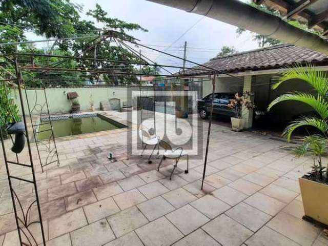 Casa com 3 quartos à venda na Estrada do Bananal, Freguesia (Jacarepaguá), Rio de Janeiro, 450 m2 por R$ 850.000