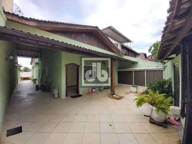 Casa com 4 quartos à venda na Rua Joaquim Tourinho, Pechincha, Rio de Janeiro, 289 m2 por R$ 730.000