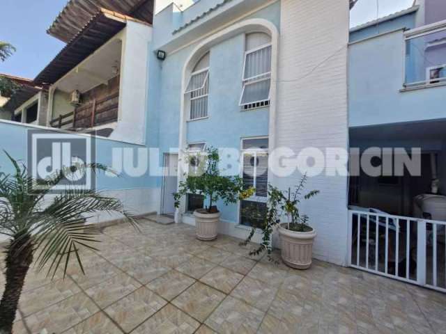 Casa com 3 quartos à venda na Rua Rúbens de Castro, Taquara, Rio de Janeiro, 247 m2 por R$ 450.000