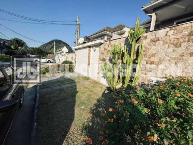 Casa em condomínio fechado com 3 quartos à venda na Rua Thays Pessoto, Vargem Pequena, Rio de Janeiro, 173 m2 por R$ 900.000