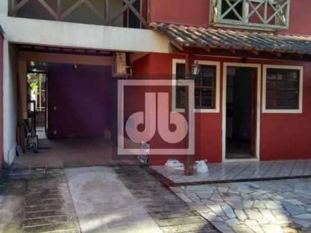 Casa com 3 quartos à venda na Rua D, Itaipu, Niterói, 138 m2 por R$ 780.000