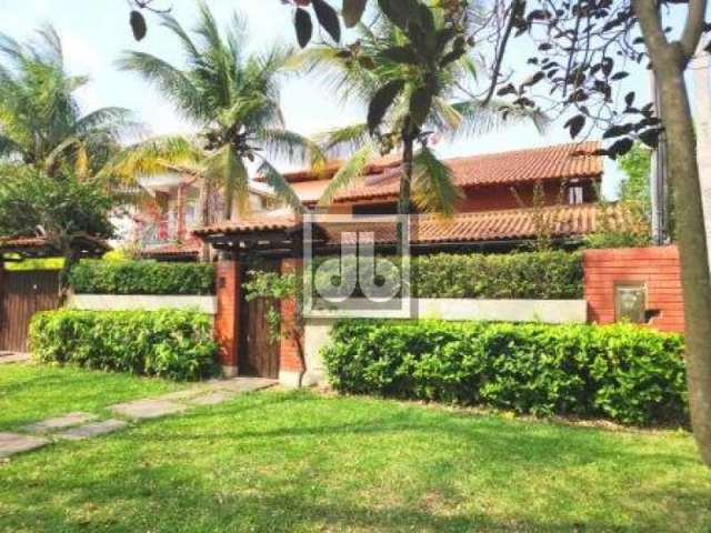 Casa com 3 quartos à venda na Rua Professor Álvaro Caetano, Camboinhas, Niterói, 492 m2 por R$ 2.800.000