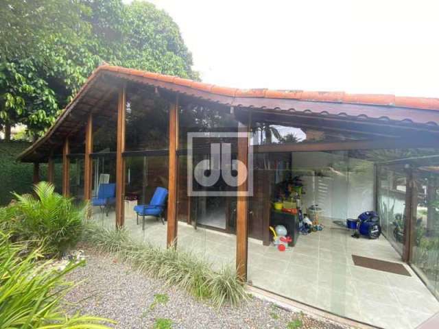 Casa em condomínio fechado com 3 quartos à venda na Estrada Monan Grande, Badu, Niterói, 475 m2 por R$ 900.000