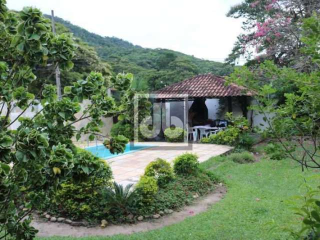 Casa com 3 quartos à venda na Rua Cinco, Engenho do Mato, Niterói, 850 m2 por R$ 895.000