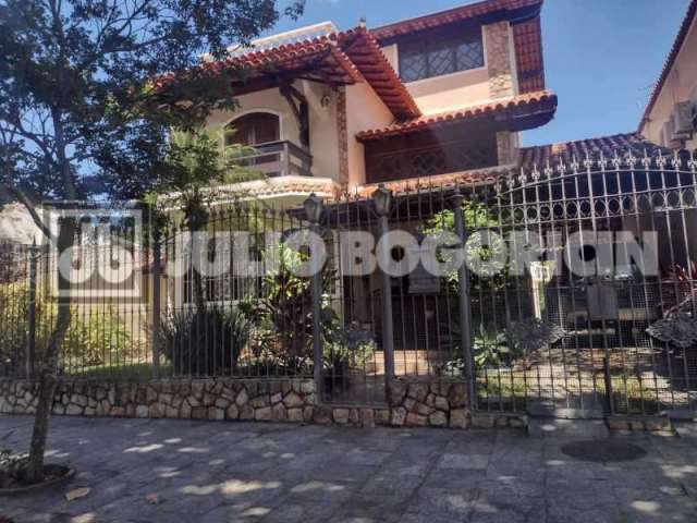 Casa com 6 quartos à venda na Rua Araribóia, São Francisco, Niterói por R$ 3.000.000