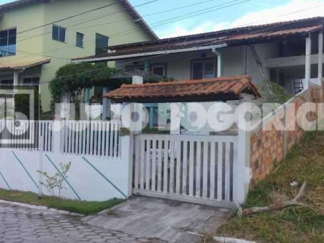 Casa em condomínio fechado com 2 quartos à venda na Rua do Guriri, Peró, Cabo Frio, 158 m2 por R$ 450.000