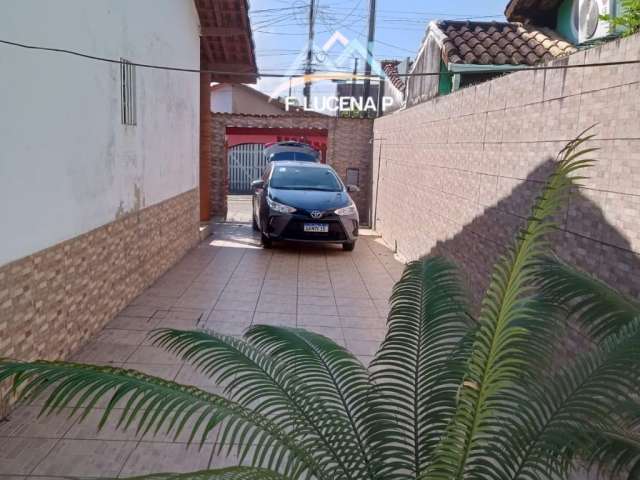 Linda Casa em Mongaguá com piscina R$350 mil lote inteiro 600 metros da praia 02 Dormitórios 4 vagas de garagens