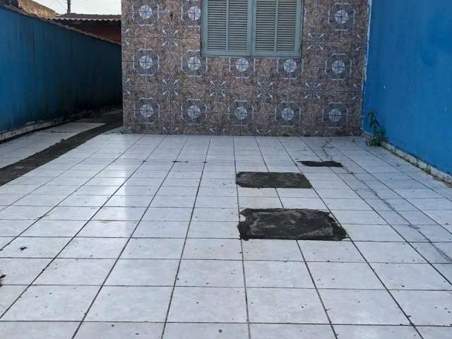 Linda Casa em Mongaguá ITAÓCA 160 mil a vista 2 dormitórios 500 metros da pista  garagem para 2 carros