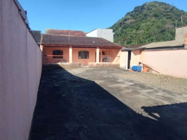 Casa em Mongaguá ITAÓCA LOTE INTEIRO 01 Dormitório copa e cozinha espaço frente livre 200 mil reais a vista