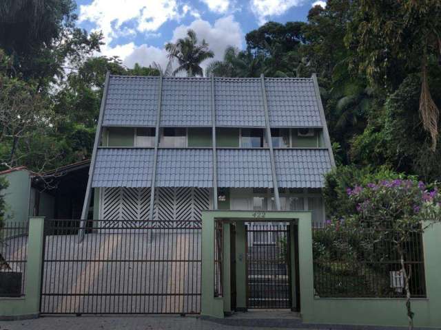 Casa para Venda em Joinville, América, 3 dormitórios, 1 suíte, 4 banheiros, 3 vagas