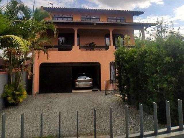 Casa para Venda em Joinville, Floresta, 4 dormitórios, 2 banheiros, 2 vagas