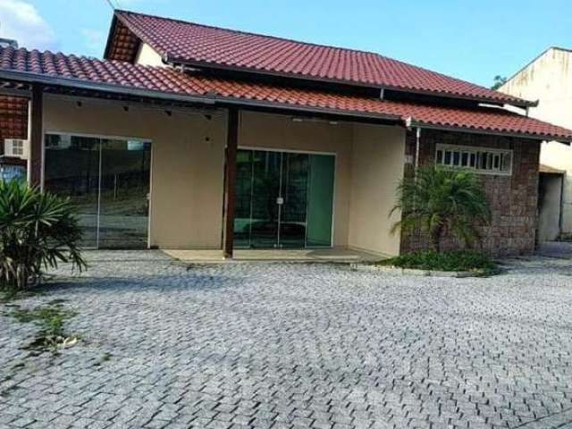 Casa para Venda em Joinville, Bom Retiro, 4 dormitórios, 1 suíte, 3 banheiros, 4 vagas