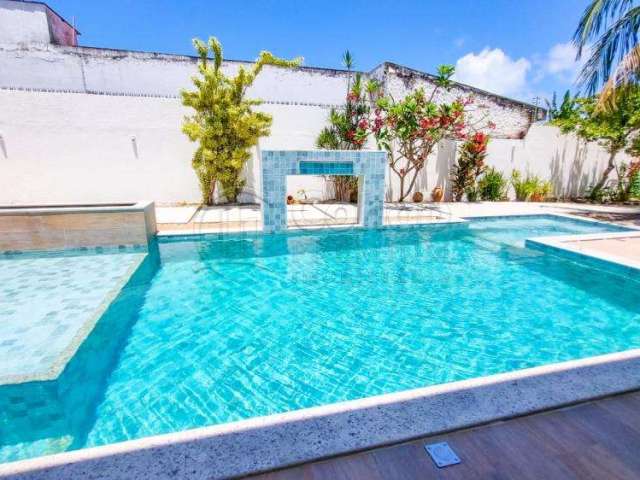 Casa com piscina e 5 suites na Zona de Expansão