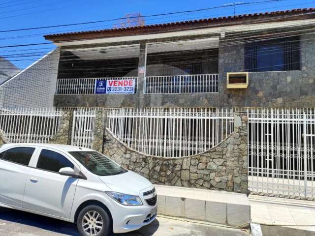 Casa à venda no bairro Luzia