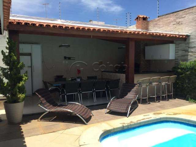 Vendo Belíssima Casa com 2 pavimentos e Piscina na Coroa do Meio