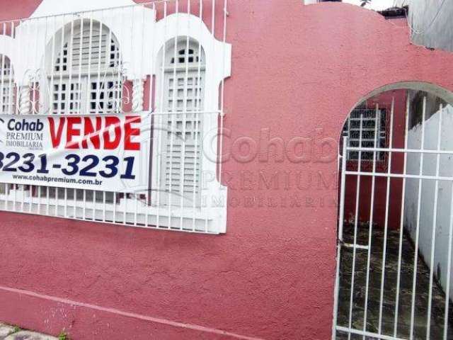 Casa à venda no Centro da Cidade com 315 m² de terreno.