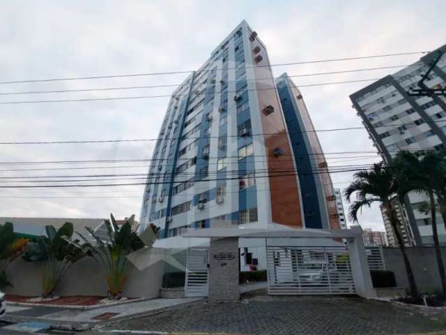 Apartamento com armários no Cond. Port Saint Paul em ótima localização no bairro 13 de Julho.