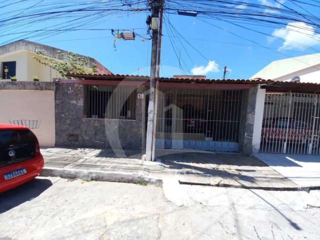 Excelente casa de médio padrão a venda no bairro suiça, lado sombra predominante.