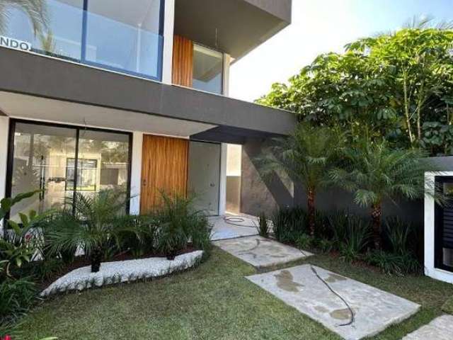 CASA NA BARRA - CONDOMÍNIO RIO MAR -  4 SUÍTES - 350 m².