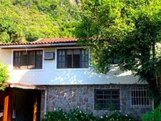 CASA EM CONDOMÍNIO NA BARRA DA TIJUCA (BARRINHA) - 320m² - 4 QUARTOS.