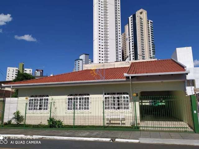 Casa para Locação em Balneário Camboriú, Centro, 3 dormitórios, 2 banheiros, 2 vagas