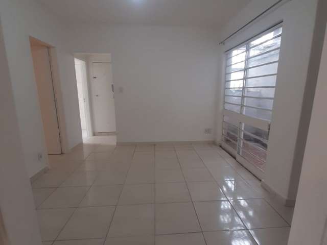 Aluga-se Apartamento 02 dormitórios na Bela Vista