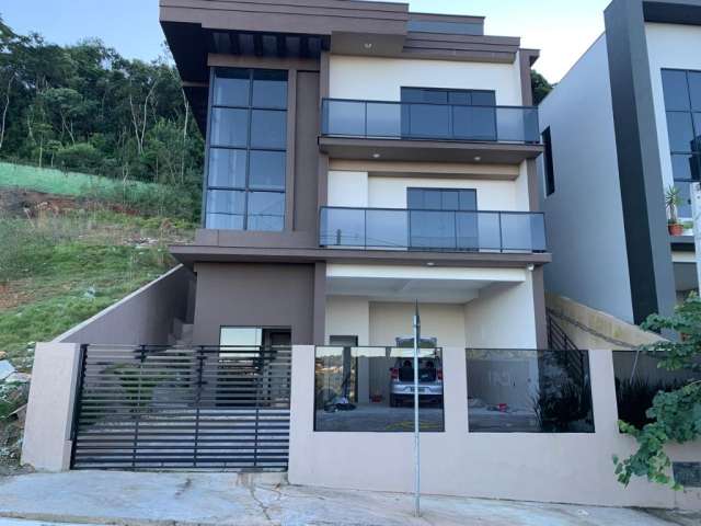 Linda Casa a venda em São José