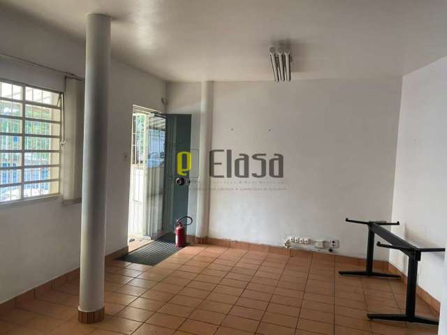 Casa comercial Chácara Santo Antônio, 12 salas,5 banheiros, cozinha.