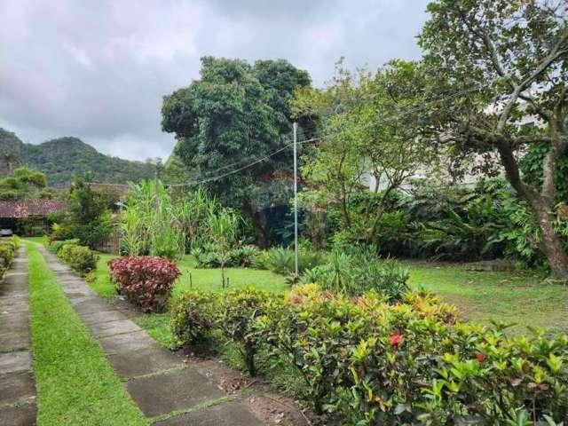 Sitio 4000m²  localizado Estrada da Ligação- Taquara , Rio de Janeiro – RJ