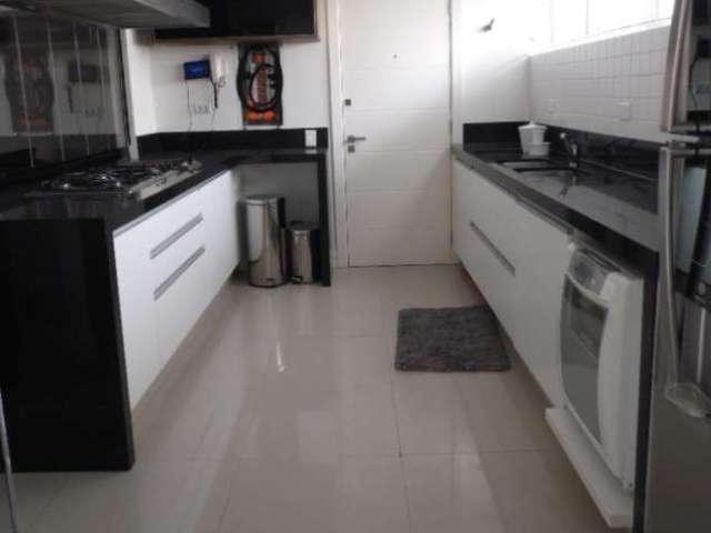 Apartamento com 2 quartos  para alugar, 210.00 m2 por R$4900.00  - Batel - Curitiba/PR