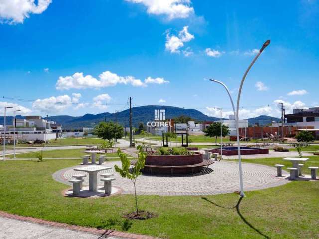 Terreno situado no condomínio fechado Residencial Bauhaus, bairro Camobi na cida